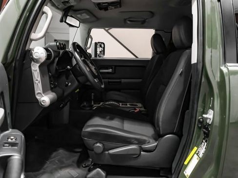 Used 2014 Toyota FJ Cruiser 4WD w/ Convenience Package image 4