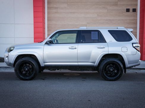 Used 2015 Toyota 4Runner SR5 image 6