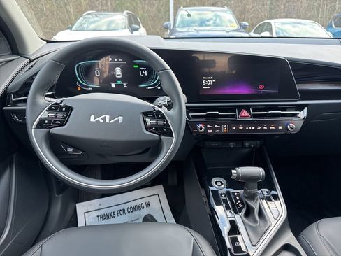 New 2026 Kia Niro EX image 2