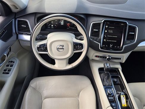 Used 2018 Volvo XC90 T6 Momentum w/ Convenience Package image 15