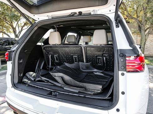 Used 2023 Chevrolet Traverse Premier image 63