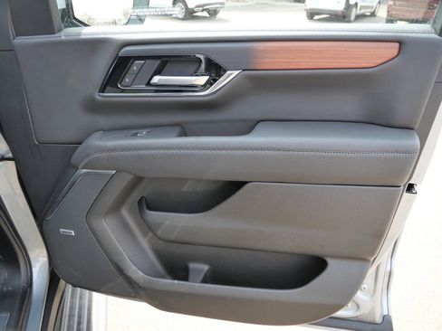 Used 2025 GMC Yukon Denali w/ Sun & Power Step Package AWD/4WD image 16