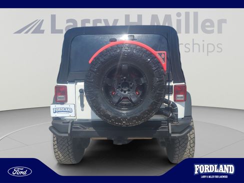 Used 2015 Jeep Wrangler Unlimited Rubicon w/ Dual Top Group AWD/4WD image 4