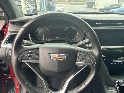 Used 2020 Cadillac XT6 Premium Luxury image 9