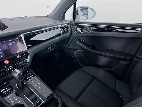 New 2026 Porsche Macan image 26
