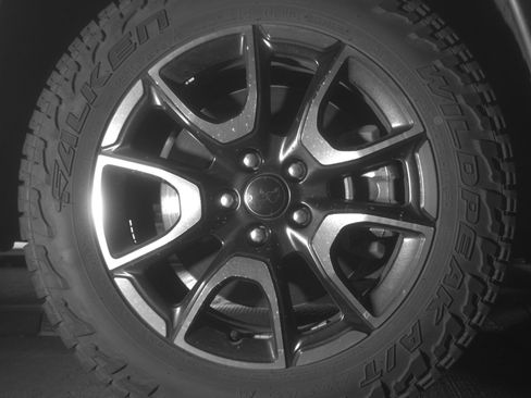 Used 2025 Jeep Compass Trailhawk AWD/4WD image 13