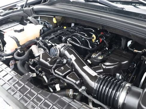 Used 2024 Jeep Grand Cherokee Laredo AWD/4WD image 9