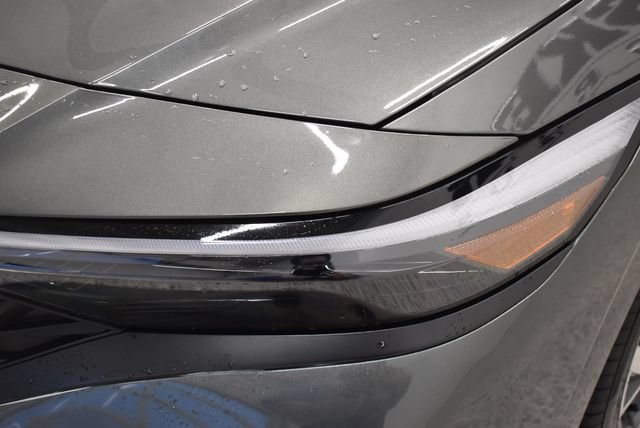 Used 2025 Hyundai Elantra Limited FWD image 15