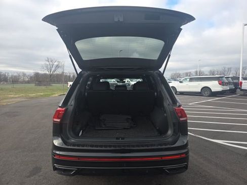 Used 2023 Volkswagen Tiguan SE R-Line image 10