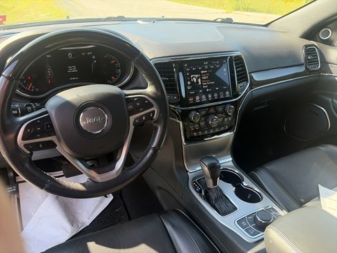 Used 2020 Jeep Grand Cherokee Overland AWD/4WD image 19