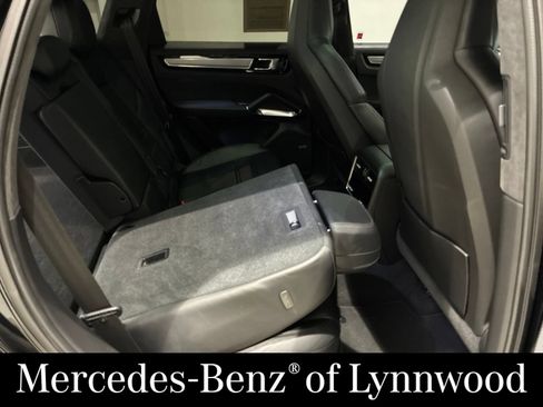 Used 2020 Porsche Cayenne Turbo AWD/4WD image 25