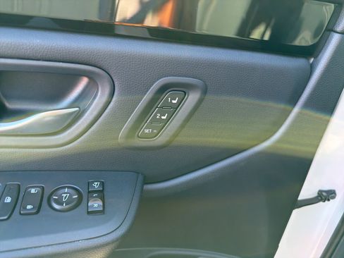 Used 2025 Honda Pilot TrailSport image 14