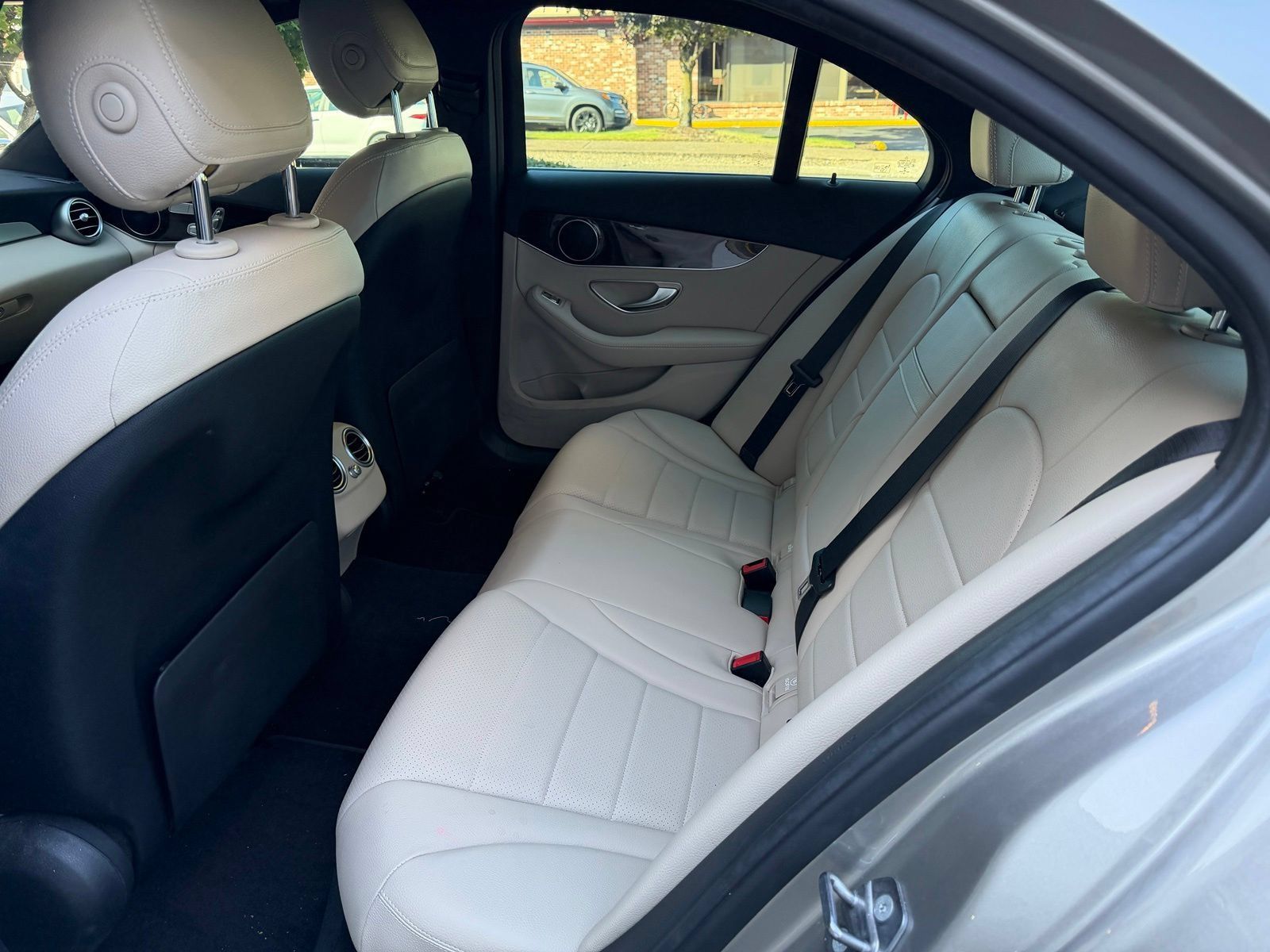Used 2019 Mercedes-Benz C 300 4MATIC Sedan image 7