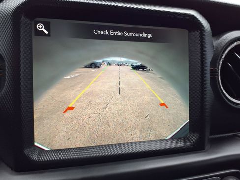 Used 2021 Jeep Gladiator Overland AWD/4WD image 6