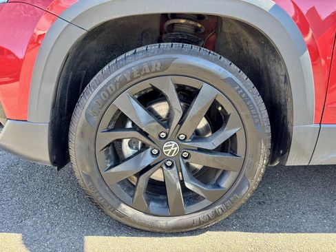 Used 2022 Volkswagen Taos SE image 33