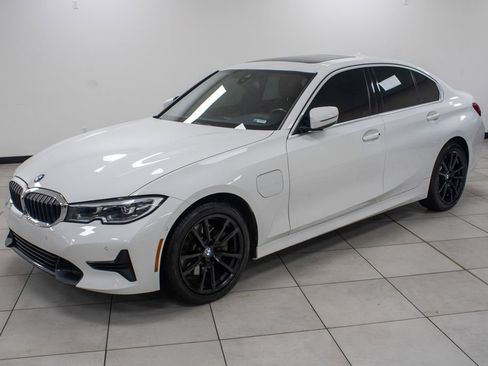 Used 2021 BMW 330e w/ Convenience Package image 25