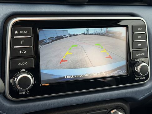 Used 2025 Nissan Versa SV FWD image 18