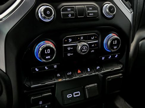 Used 2020 GMC Sierra 1500 SLT w/ SLT Premium Package AWD/4WD image 22
