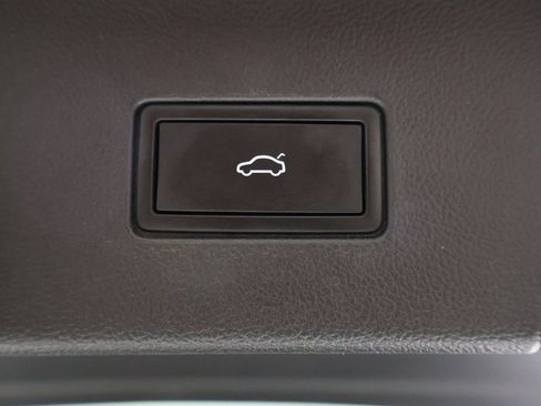 Used 2021 Volkswagen Atlas SE w/ Panoramic Sunroof Package image 17