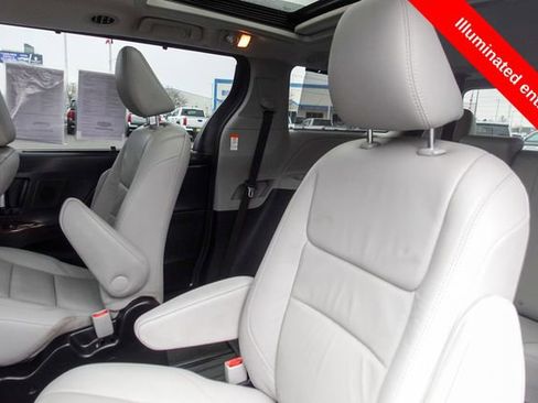 Certified 2017 Toyota Sienna Limited image 27