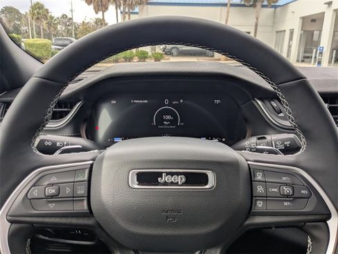 New 2025 Jeep Grand Cherokee Altitude image 28