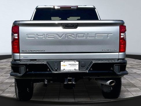 Used 2024 Chevrolet Silverado 2500 Custom w/ Custom Value Package image 4
