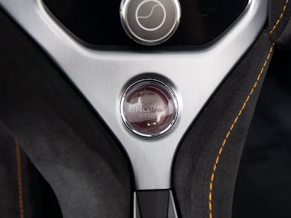 Used 2024 McLaren 750S Spider RWD image 22