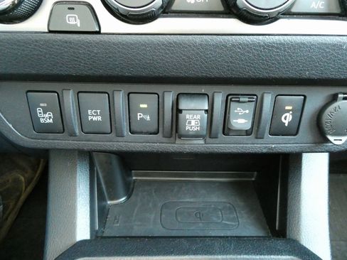 Used 2019 Toyota Tacoma Limited image 26