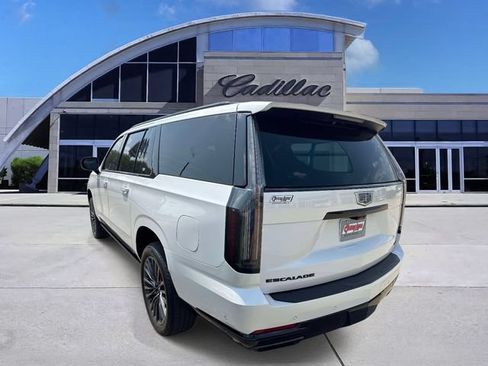 Used 2025 Cadillac Escalade ESV Sport Platinum AWD/4WD image 6