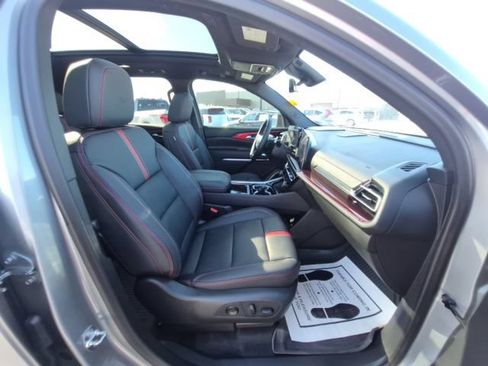 Used 2024 Chevrolet Traverse RS AWD/4WD image 21