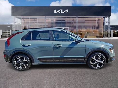 Certified 2023 Kia Niro EX Touring image 7