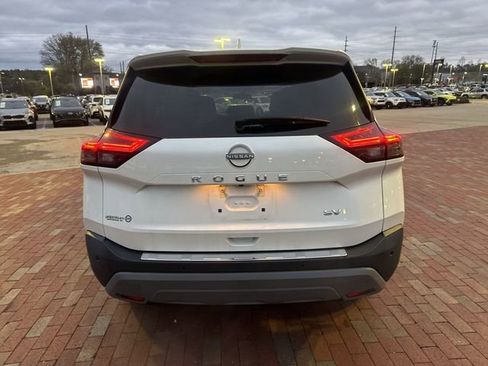 Used 2022 Nissan Rogue SV w/ SV Premium Package image 11