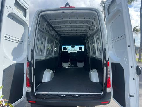 Used 2024 Mercedes-Benz Sprinter 2500 image 23