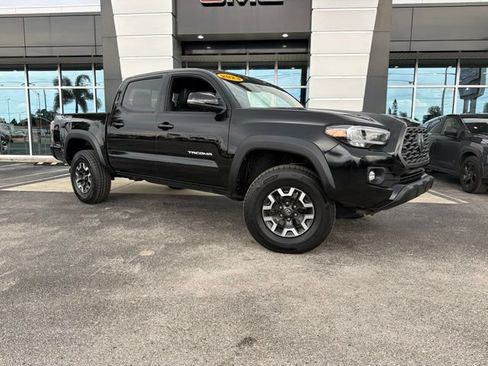 Used 2023 Toyota Tacoma TRD Off-Road w/ TRD Premium Off Road Package AWD/4WD image 2