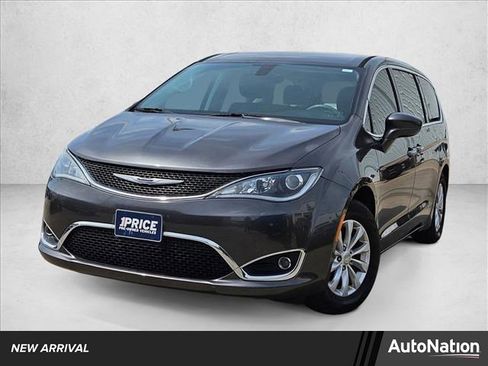 Used 2018 Chrysler Pacifica Touring Plus image 1
