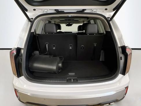 Certified 2024 Kia Telluride EX w/ EX Captain's Chair Package FWD image 28
