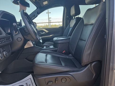 Used 2022 Chevrolet Suburban Z71 w/ Luxury Package image 14