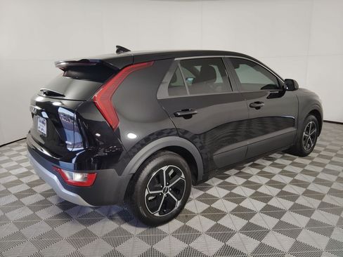 Used 2023 Kia Niro LX image 9
