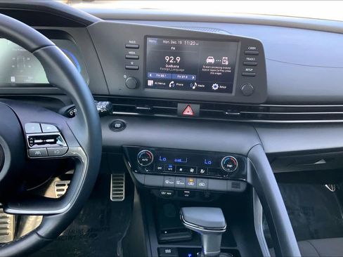 Used 2025 Hyundai Elantra Sport image 7