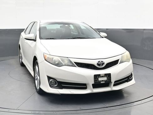 Used 2014 Toyota Camry SE FWD image 13