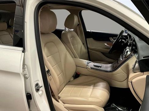 Used 2021 Mercedes-Benz GLC 300 4MATIC image 7