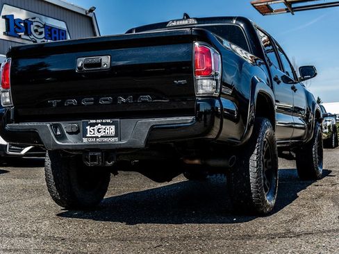Used 2020 Toyota Tacoma TRD Sport image 3