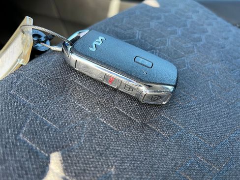 Used 2025 Kia Seltos S image 22