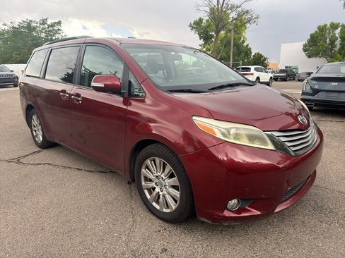 Used 2017 Toyota Sienna Limited Premium FWD image 8