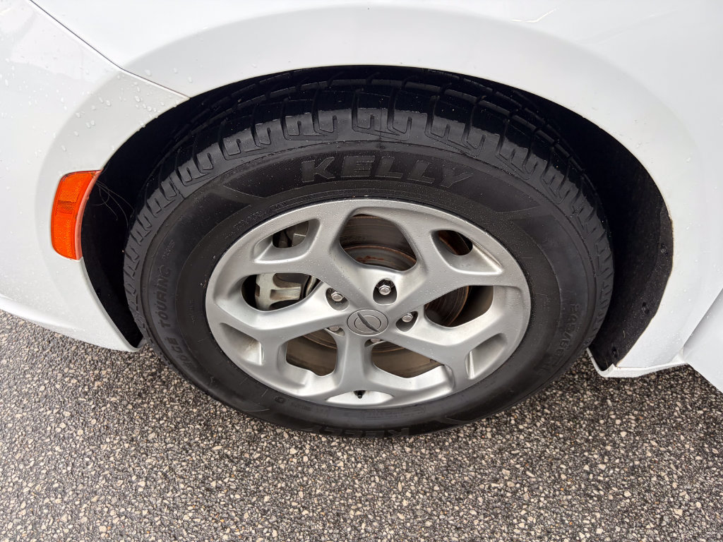 Used 2024 Chrysler Pacifica Limited FWD image 30
