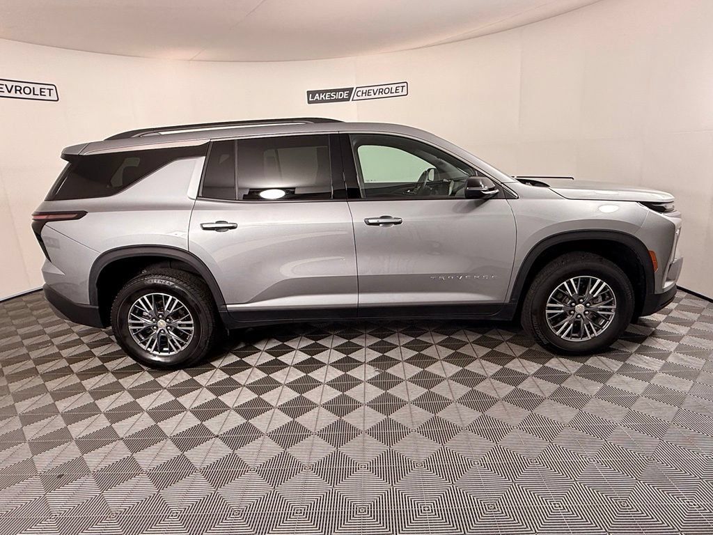 Used 2025 Chevrolet Traverse LT AWD/4WD image 7
