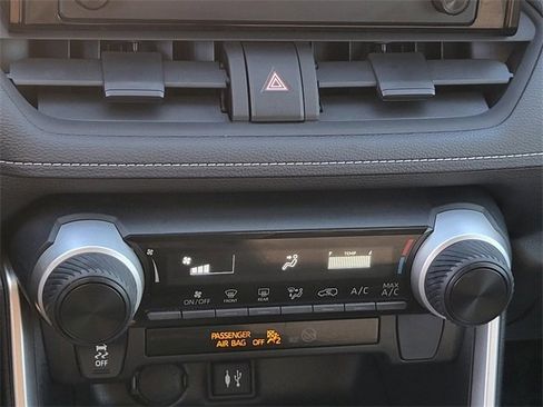 Used 2019 Toyota RAV4 LE w/ Carpet Mat Package image 22