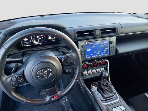 Used 2024 Toyota GR86 Premium image 9
