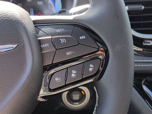 New 2026 Chrysler Pacifica Select FWD image 13