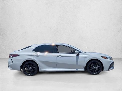 Used 2022 Toyota Camry XSE w/ Navigation Upgrade Package FWD image 4
